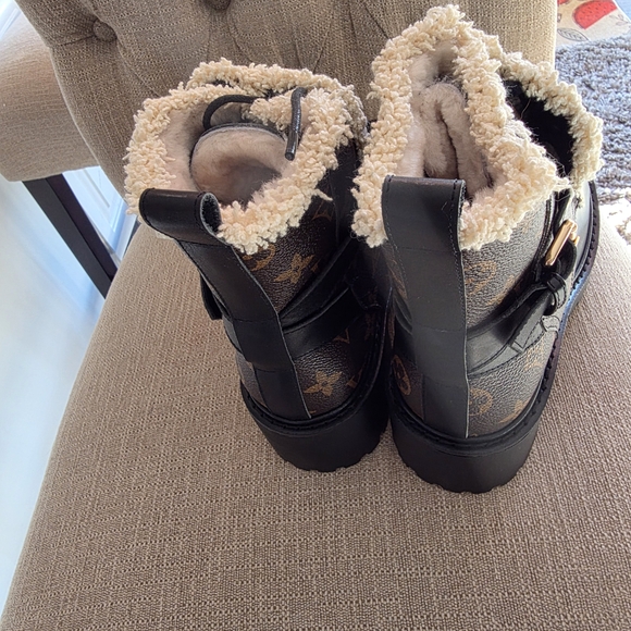 Women's Black And Brown Boots 9M New In Box - Picture 4 of 7